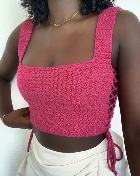 Crochet Top Outfit, Advanced Crochet, Crop Top Pattern, Crochet Crop Top Pattern, Mode Crochet, Crochet Business, Crochet Design Pattern, Crochet Clothing And Accessories, Crochet Summer Tops