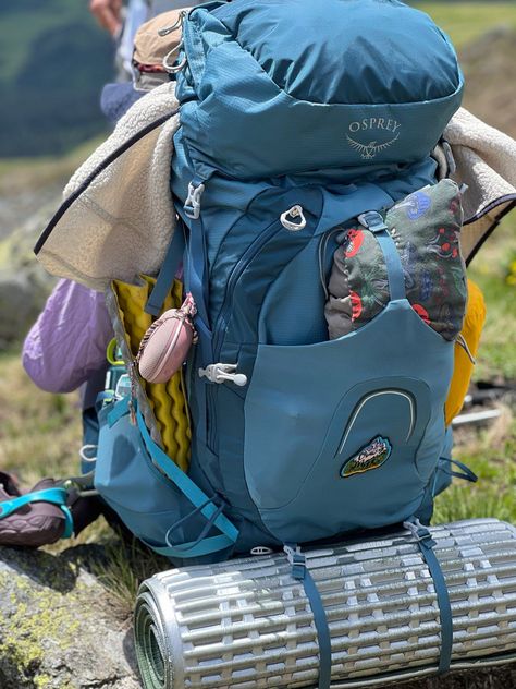 Hiking Camping Trip Essentials, Backpacking Bag, Trekking Outfit, Road Trip Camping, Camping Inspiration, Osprey Packs, Backpacking Asia, Camping Aesthetic, Ultralight Backpacking