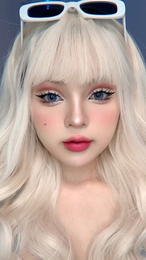 I’m a barbie girl 💗 #makeup #makeuplook #makeuptips #minxinhmakeup #reviewlamdep #goclamdep #barbie #barbiegirl #barbiemakeup… | Instagram Halloween Barbie Makeup, Barbie Look Makeup, Barbie Makeup Look Doll, Maquillaje Egirl, Make Up Barbie, Doll Makeup Look, Cute Doll Makeup, Barbie Makeup Look, Doll Make Up