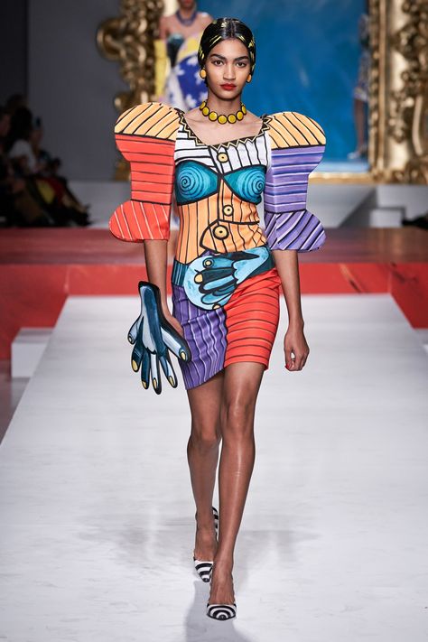 Moschino Spring 2020, Cubism Fashion, Moschino Fashion, Milan Fashion Week Spring 2020, Moda Outfit, Weird Fashion, Ap Art, Art Portfolio, Fashion Week Spring