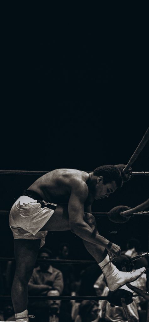 Vintage Boxing Gym, Muhammad Ali Wallpaper, Boxing Images, Legendary Pictures, Muhammed Ali, Boxing Posters, Gentleman Aesthetic, Mohammed Ali, Anime Black Hair