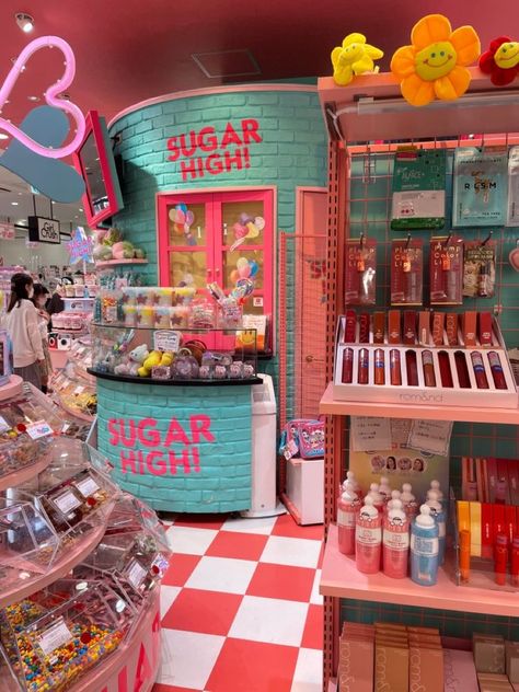 Candy Store Ideas Design, Candy Store Interior, Candy Room In House, Snack Shop Design, Candy Store Ideas, Candy Shop Ideas Design, Toy Store Aesthetic, Candy Store Aesthetic, Candy Shop Design