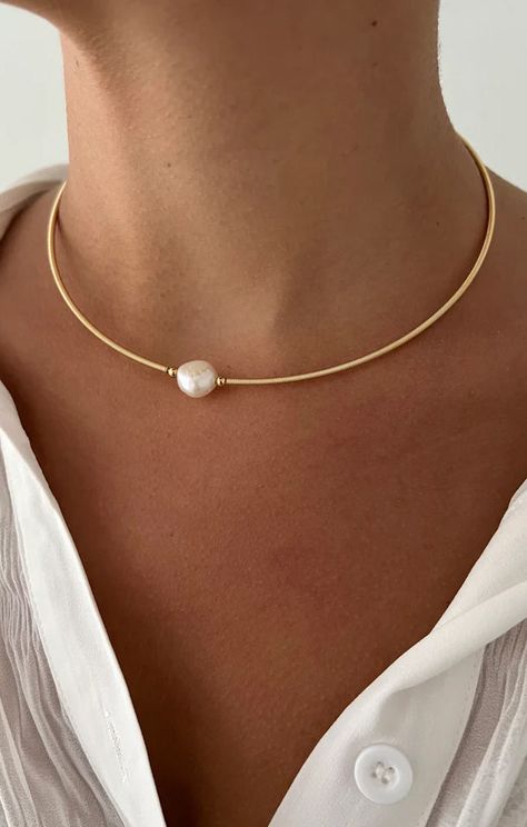 ALV Jewels Pearl Craze Necklace ~ Pearl Pearl Delicate Necklace, Pearl Fine Jewelry, Minimal Pearl Necklace, Pearl Collar Necklace, Pearl Necklace Wedding The Bride, Simple Pearl Jewelry, Modern Pearl Necklace Design, Classy Pearl Necklace, Pearl Necklace Modern