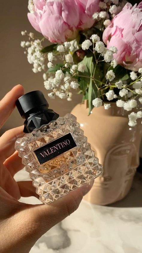 Perfumes Collection Aesthetic, Valentino Born In Roma Yellow, Valentino Perfume Woman Aesthetic, Valentino Astetic, Valentino Perfume Aesthetic, Valentino Born In Roma Perfume, Valentino Aesthetic, Parfum Aesthetic, Aesthetic Perfumes