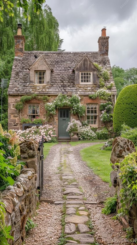 Traditional Irish House, Cozy Stone House, Row Of Cottages, Cozy Countryside Cottages, Cottage In Scotland, Dream House Exterior Uk, Old English Cottage Exterior, Cottagecore Aesthetic Interior, Scotland Farm