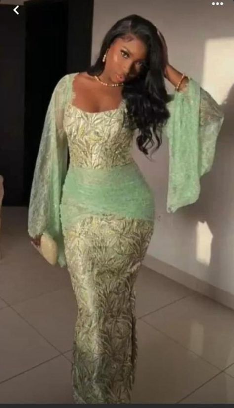 Long Nigerian Dresses, Nigerian Dresses Traditional Yoruba, Green Nigerian Wedding Dress, Yoruba Prom Dress, Off The Shoulder Aso Ebi, Green African Prom Dress, Senegal Dress Styles, African Lace Gown Styles, Modest Nigerian Dress