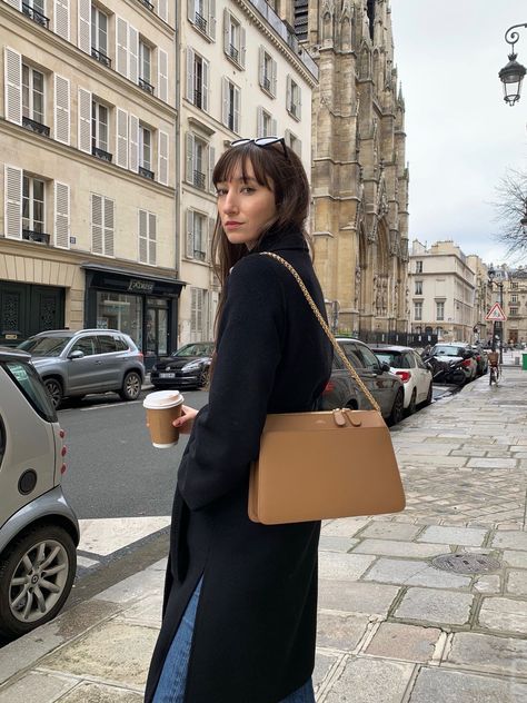 A.P.C. Ella Bag Apc Bag, Womens Work Bag, Classy Outfits For Women, Buy Bags, Fashion Mood Board, Shoe Bags, Profile On Instagram, Chloe Faye, French Women