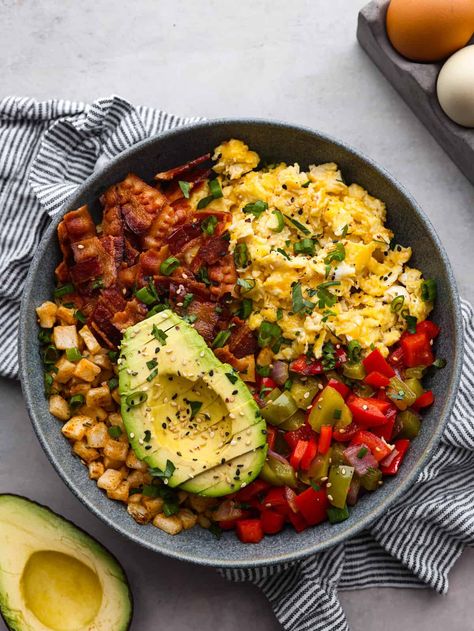 Loaded Breakfast Bowl, Vegetable Breakfast Bowl, Breakfast Potato Bowl, Breakfast Bowls Ideas, Savoury Breakfast Bowl, Brunch Bowl Ideas, Breakfast Nourish Bowl, Eggs And Potatoes Recipes, Hashbrown Bowl Recipe