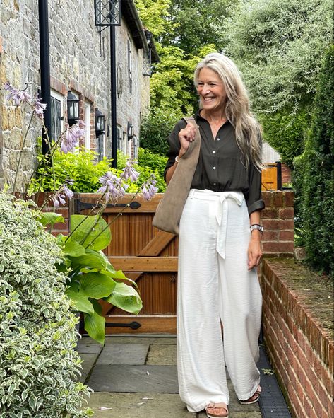 Wide leg trousers & khaki shirt, such a crisp summer outfit @mintvelvet #mintvelvet #mvcollective Middle Aged Women Fashion Summer, Trousers Outfit Summer, Edgy Outfits Summer, Linen Trousers Outfit, Middle Aged Women Fashion, Wide Leg Linen Trousers, Olive Shirt, Cream Trousers, Khaki Shirt