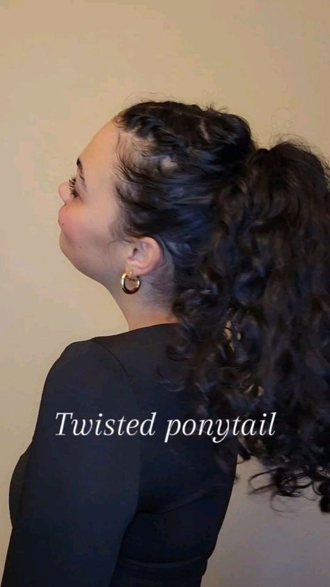 Twisted ponytail💗 Curly Hairstyles With Small Clips, Naturally Curly Ponytail, Hairstyles School Curly, Low Tension Curly Hairstyles, Short Curly Hair Ponytail, Ponytail Curly Hairstyles, Cute Server Hairstyles, Curly Hairstyles Baddie, Server Hairstyles