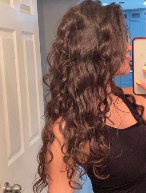 Pelo Ondulado Natural, Hairdos For Curly Hair, Hair Stylies, Wavy Curly Hair, Hair Stylist Life, Long Wavy Hair, Hair Inspo Color, Dream Hair, Long Curly Hair