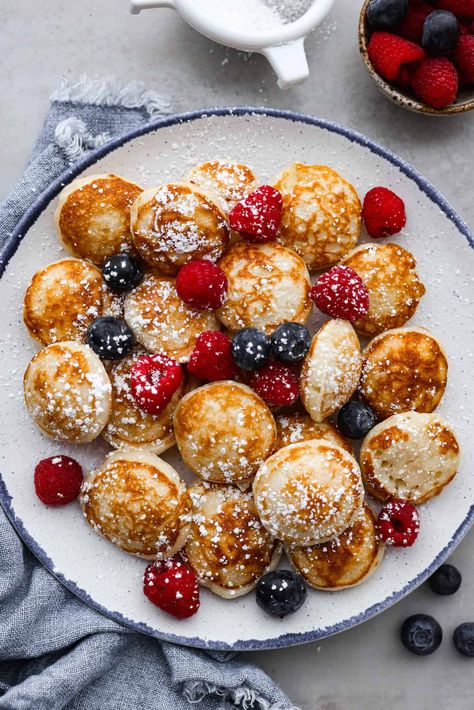 Poffertjes Mini Breakfast Pastries, Easter Breakfast Ideas, Poffertjes Recipe, Easy Pancake Batter, Small Pancakes, Xmas Brunch, Pancake Dippers, Netherlands Food, Dutch Pancakes