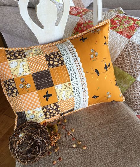 Autumn pillow featuring Calico Crow by Lauren Nash for Riley Blake Designs Crow Collection, Autumn Patchwork, Sew Pillow, Lattice Quilt, Quilted Pillow Covers, Fall Sewing, Pouch Diy, Patchwork Cushion, Fall Quilts