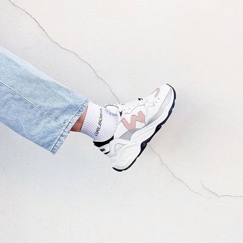 Jeezy, Vegan Sneakers, Dad Sneakers, 2020 Fashion, Chunky Sneakers, Sneakers Outfit, Sneakers Online, Fashion Mode, White Rose