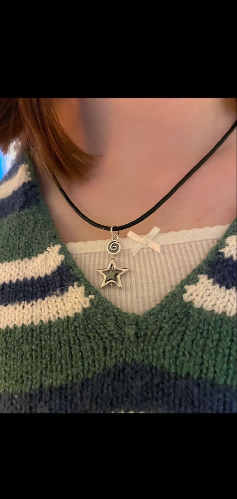 Sweater, star, necklace, charm Aesthetic Star Jewelry, Star Girl Necklace, Skater Jewelry Aesthetic, Aesthetic Jewelry Grunge, Star Gold Jewelry, Necklace Ideas Aesthetic, Jewlerie Aesthetic Grunge, Downtown Jewelry Aesthetic, Accssesories Aesthetic Grunge