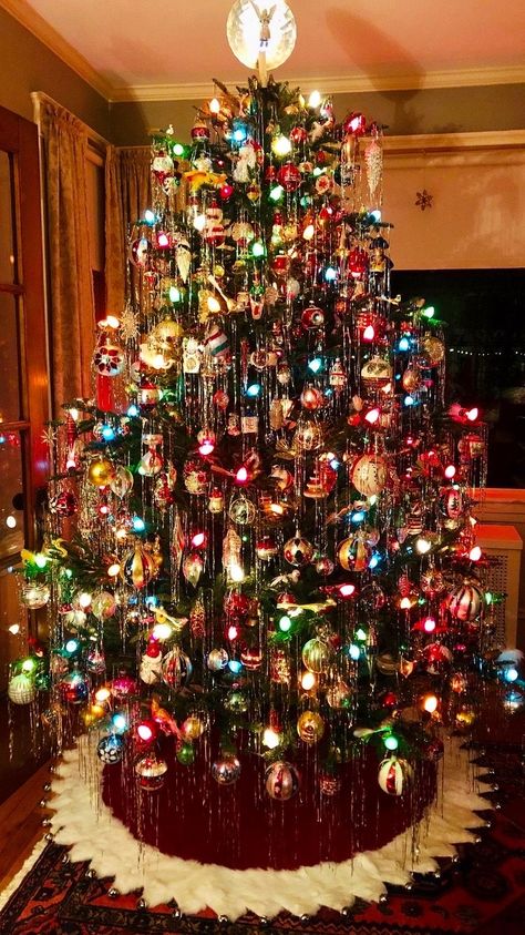 Tacky Christmas Tree Aesthetic, All Glass Ornament Christmas Tree, Christmas Tree Inspo Colorful, Christmas Tree 2000s, Classic Christmas Tree Colored Lights, Christmas Decor Ideas 90s, Tacky Christmas Tree Ideas, Retro Christmas Tree Ornaments, Vintage Tree With Tinsel