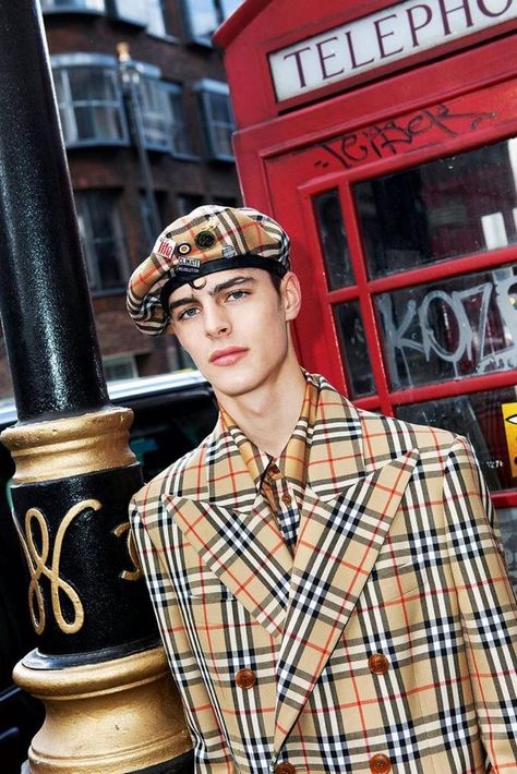 Vivienne Westwood Burberry, Vivienne Westwood Menswear, Burberry Aesthetic, Burberry Menswear, Vivienne Westwood Men, Burberry Fashion, Burberry Trenchcoat, Burberry Mens, Burberry Style