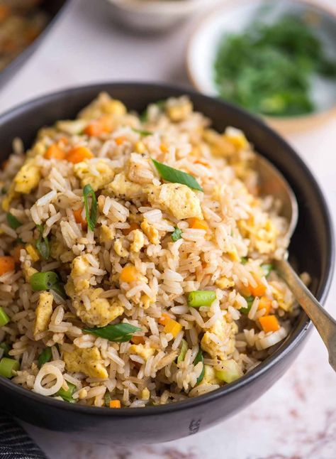 Best Egg fried Rice recipe Egg Fried Rice Recipe Chinese Food, Egg Rice Recipes Indian, Chicken Fry Rice, Egg Fried Rice Recipe Indian, Fried Rice Aesthetic, Egg Fried Rice Recipe Easy, Chicken Egg Fried Rice, Rice Aesthetic, Rice Toppings