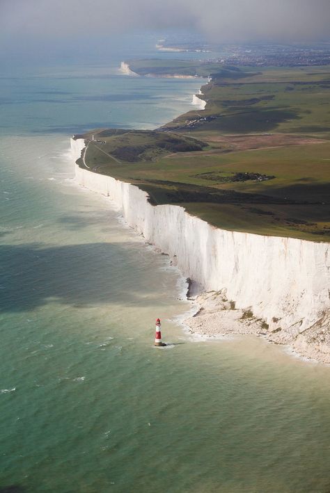 If you get a chance to travel to England, don't just visit a major metropolitan city like London, head further south to witness one of the most beautiful Dover Uk, Dover England, Cliffs Of Dover, White Cliffs Of Dover, White Cliffs, Seven Sisters, England Travel, Places Around The World, Amazing Nature