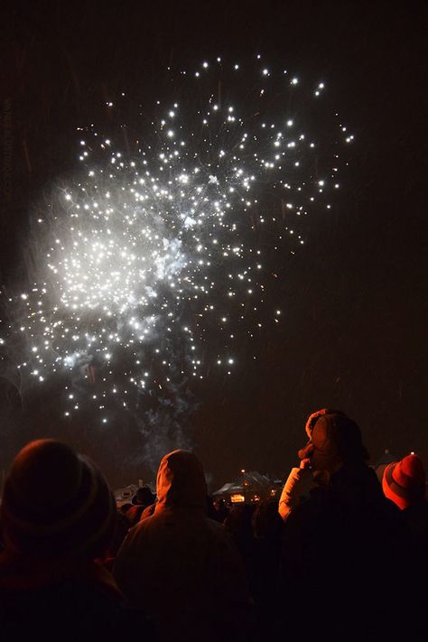 People Watching Fireworks, New Years Aesthetic, Iceland Christmas, Photo Of People, Celebrating New Year, City In Europe, Watching Fireworks, Best Cities In Europe, Aesthetic Party