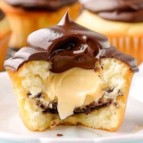 ￼  Boston Cream Pie Cupcakes 😋🤍🤎  Ingredients:  1 cup all-purpose flour 1 teaspoon baking powder 1/4 teaspoon salt 1/2 cup unsalted butter, room temperature 1/2 cup granulated sugar 2 large eggs 1 teaspoon vanilla extract 1/2 cup milk 1 cup vanilla pudding 1 cup heavy cream 1 cup semi-sweet chocolate chips Directions: Preheat the oven to 350°F (175°C) and line a muffin tin with cupcake liners. In a medium bowl, whisk together flour, baking powder, and salt. Set aside. In a large bowl, beat butter and sugar until light and fluffy. Add eggs one at a time, beating well after each addition. Mix in vanilla extract. Alternately add the flour mixture and milk to the butter mixture, beginning and ending with the flour mixture. Mix until just combined. Divide the batter evenly among the cupcake Boston Cream Dessert Recipes, Boston Cream Pie Muffins, Cream Filled Muffins, Elegant Cupcake Recipes, Boston Cream Mini Bundt Cakes, Boston Cream Cupcakes Easy, Boston Cream Pie Desserts, Boston Cream Recipes, Boston Crème Cupcakes