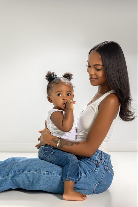 Lace Front Styles, Mommy Daughter Photography, Mommy Daughter Photoshoot, Mommy Photos, Daughter Photo Ideas, Moms And Daughters, Curly Hair Wigs, Mommy Daughter Photos, Mother Baby Photography