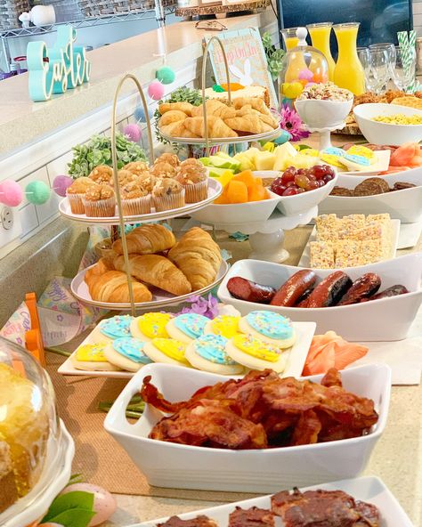 Easter Breakfast Table, Brunch Food Ideas, Easter Brunch Buffet, Easter Sunday Brunch, Easter Buffet, Easy Easter Brunch, Easter Brunch Table, Easter Brunch Menu, Easter Dinner Table