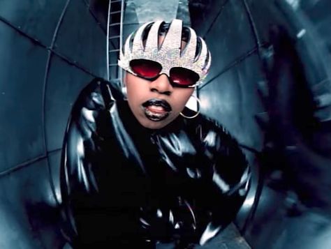 Missy Elliott in Missy Misdemeanor Elliott: The Rain (Supa Dupa Fly) (1997) Missy Elliot 90s, Fly Costume, Missy Elliot, Yo Gotti, Missy Elliott, Mood Of The Day, Hip Hop Videos, Grace Jones, Lil Pump