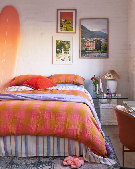 Mixed Matched Bedding, Colorful Cozy Bedroom Ideas, Striped Linen Duvet Cover, Pink Linen Bedding, Society Of Wanderers, Mix Match Bedding, Mismatch Bedding, Mixed Pattern Bedding, Gen Z Bedroom