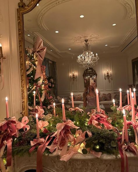 Rebecca Hessel Cohen on Instagram: "One can never have too many bows 🎀🎀🎀 Details from last nights dinner party at home, celebrating something very exciting I can't wait to share 💓" Classy Traditional Christmas Decor, Sugar Plum Christmas Aesthetic, Sugar Plum Fairy Aesthetic Christmas, Sugar Plum Christmas Decorations, Holiday Table Scape, Love Shack Fancy Christmas, Christmas Set Up, Kitschy Christmas Decor, Loveshackfancy Christmas