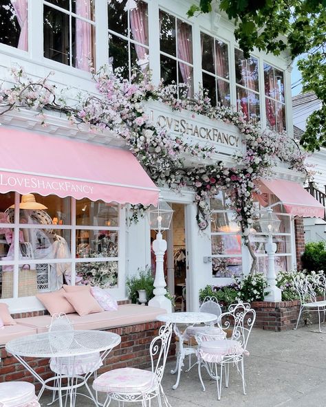 Feminine Garden Aesthetic, Cute Cafe Outside, Cute Bakery Outside, Hamptons Girl Aesthetic, Fancy Cafe Aesthetic, Girly Boutique Decor, Flower Cafe Aesthetic, Loveshackfancy Decor, Preppy Restaurant