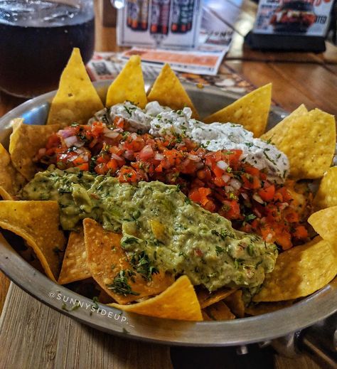 Sunny Side Up on Instagram: “Classic nachos @ Rocomamas, Pune. Crispy nacho chips served with sour cream, salsa and guacamole. 😋😋😋😋😋😋 ₹ 359/- plus taxes . . Follow…” Nachos And Guacamole, Chips And Salsa Party, Chips And Guacamole Aesthetic, Chips And Salsa Aesthetic, Aesthetic Nachos, Nachos Chips Recipe, Nachos Aesthetic, Nachos And Salsa, Classic Nachos