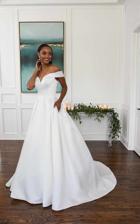 This stunning off the shoulder wedding dress from Essense of Australia is a dream come true! ! ☁️ For the sexy bride looking to make a bold statement. Pin this Now to your wedding dress board 💖 // www.essenseofaustralia.com Ballgown Plus Size, Wedding Dress Ballgown, Ballgown Dress, Bridal Shapewear, Mikado Fabric, Plus Size Bridal Dresses, Classic Bride, Bardot Neckline, Kleinfeld Bridal