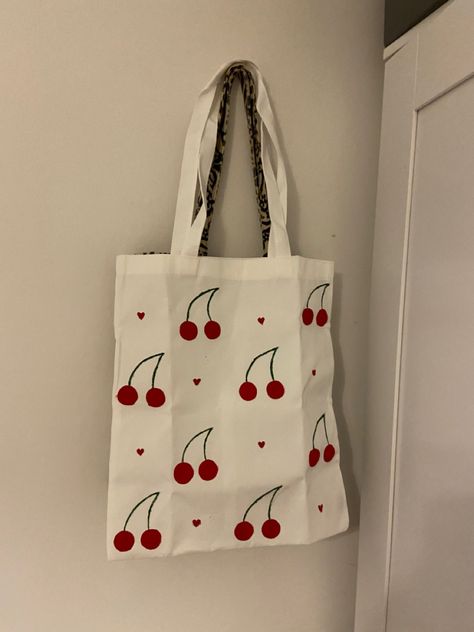 Tod Bag Aesthetic, Painting Ideas Tote Bag, Totebag Painting Ideas Aesthetic, Painting On Bags Ideas, Bag Painting Ideas Diy, Tote Bag Design Paint, Tote Bag Diy Paint, Painted Tote Bag Aesthetic, Custom Tote Bag Aesthetic