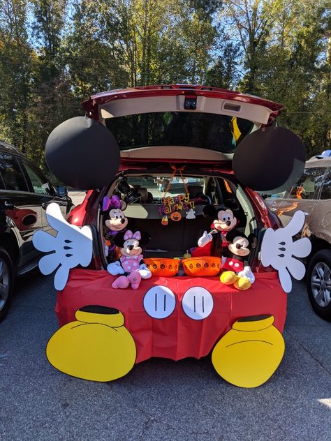 A Mickey Mouse themed car for Trunk or Treat Halloween Car Decorations, Trunker Treat Ideas, Trunk Or Treat Ideas, Treat Ideas, Trunk Or Treat, Family Halloween, Disney Halloween, Halloween Hacks, Fashion Kids