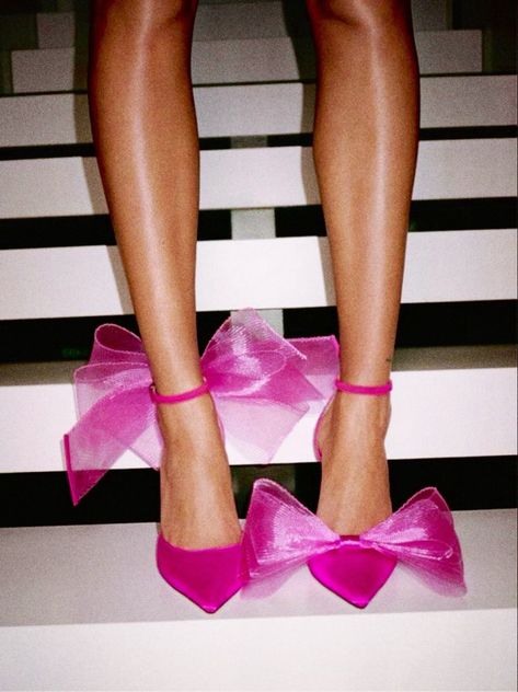 The bow obsession is real 🎀 #bybelthelabel Marry Jane, Pastel Cupcakes, Catty Noir, Spring Sandals, Bow Heels, Looks Black, Jane Shoes, Carrie Bradshaw, Margot Robbie