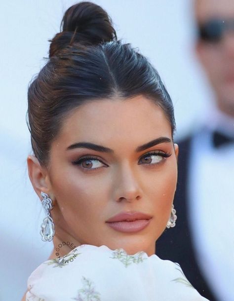 Kendall Jenner Hair, Jenner Hair, Kendall Jenner Makeup, Jenner Makeup, Kim K Style, Kardashian Kollection, Violinist, Wedding Hair And Makeup, Bridesmaid Hair