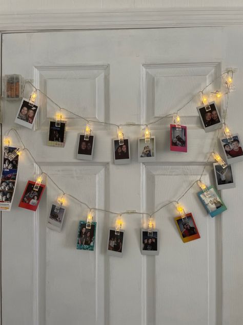 Polaroid Wall Fairy Lights, Fairy Lights With Polaroids, Polaroid Wall Hanging, Fairy Lights Polaroids, Polaroid Pictures Display Bedrooms, Polaroid Wall Lights, Polaroid Pictures On Wall, Fairy Lights With Pictures, Polaroids On Wall