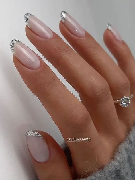 Silver Tip Nails, Purple And Silver Nails, Wedding Day Nails, Glitter Tip Nails, Silver Nail Designs, Unghie Sfumate, Glitter French Tips, Silver Nail Art, Silver Glitter Nails