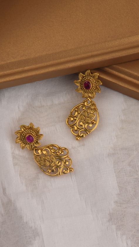 Necklace Women Gold, Women Gold Chain, Gold Earrings Indian, Gold Earrings Models, Wedding Earring, Gold Earrings Wedding, Gold Jewelry Simple Necklace, Gold Mangalsutra Designs, Gold Chain Design