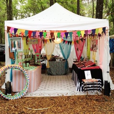 FestivalNet Marketplace News: How to Sell Items at Festivals in 7 Steps Market Stall Display, Stall Decorations, Flea Market Booth, Craft Fair Booth Display, Craft Show Booths, Stall Display, Festival Booth, Craft Show Booth, Vendor Displays