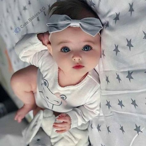 Cute Babies on Instagram: “Follow us for daily posts of nice, angelic babies. ❣ ---------------------------------- .babiesss - ❤ ❤❤ Source: @just.cute.kids #babys…” Cute Babies Photography, Foto Baby, Baby Outfits, Baby Photoshoot