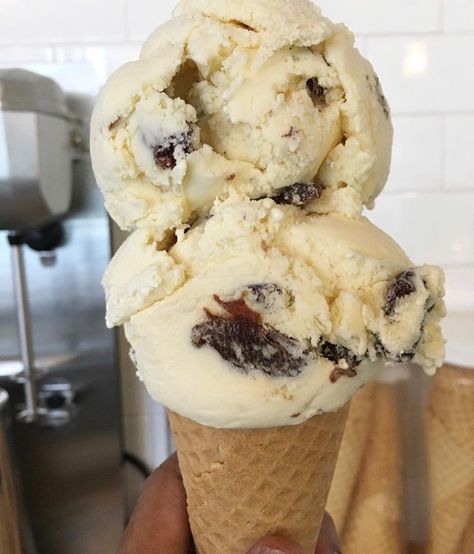 Islandpopsny-rum & raisin ice cream cone Rum Raisin Ice Cream, Indian Ice Cream, Snickers Ice Cream, Food Reference, Banana Sandwich, Rum Raisin, Cream Aesthetic, Ice Cream Cone, Raisin