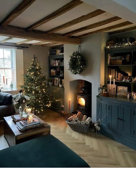 2023 Decorations, Christmas Interior Design, Cottage House Interior, English Cottage Interiors, Scandinavian Cottage, English Cottage Decor, Cosy Living, Living Room Decor Fireplace, Cottage Interior