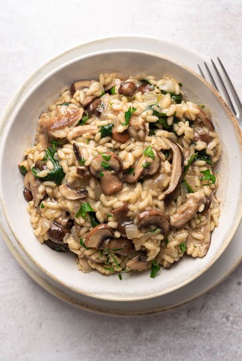 Risotto Dinner, Vegan Mushroom Risotto, Italian Side Dishes, Vegan Risotto, Creamy Risotto, Mushroom Risotto Recipes, Dinner Then Dessert, Mushroom Recipe, Asiago Cheese