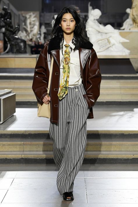 Vuitton Outfit, Tie Outfit, Fall 2022, Brown Leather Jacket, 가을 패션, Mode Vintage, Looks Style, Outfits Casuales, Look Fashion