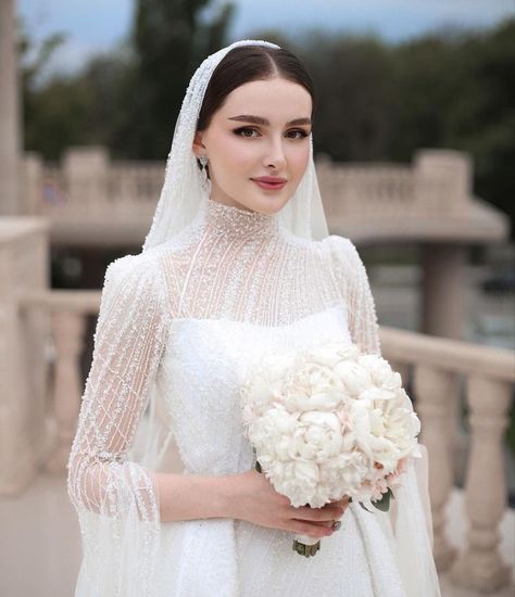 Simple Bridal Hair Down With Veil, Lady In White Dress, Baju Kahwin, Modest Bride, Muslimah Wedding Dress, Bride Dress Simple, Modest Wedding Gowns, Western Work, Classy Wedding Dress