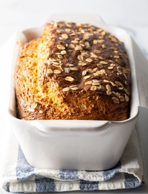 Bread With Oats, Cottage Cheese Bread Recipe, Make Cottage Cheese, Protein Bread Recipe, Cottage Cheese Bread, Savoury Scones, Baked Olives, Cheese Ideas, Queso Cottage