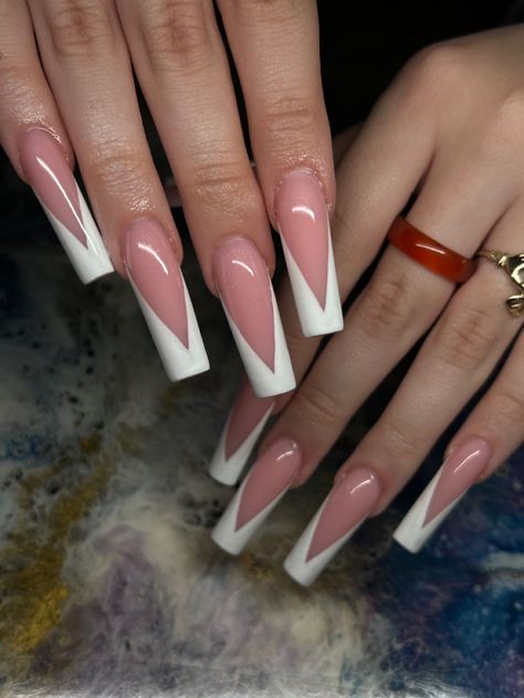 Deep v white french tip nail Pointy French Tip Nails Coffin, Pink And White French Tip Acrylic Nails Coffin, V Shaped French Tip Nails Pink, White Tip Ideas Nails, Pointed French Tip Nails Square, Sharp White French Tip, Cute Nails Acrylic Coffin White, V White Tip Nails, Pointed French Nails