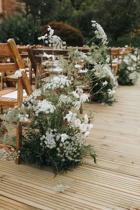 Outdoor Ceremony Aisle, Green Wedding Flowers, Wedding Ceremony Ideas, Summer Wedding Decorations, Aisle Flowers, Foliage Wedding, Wedding Flowers Summer, Wedding Ceremony Flowers, Wedding Inspiration Summer